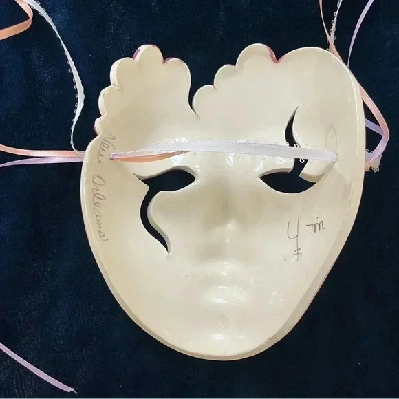 Beautiful Vintage Mardi Gras Ceramic Masks W/ 1 Signed New Orleans - Picture 5 of 9